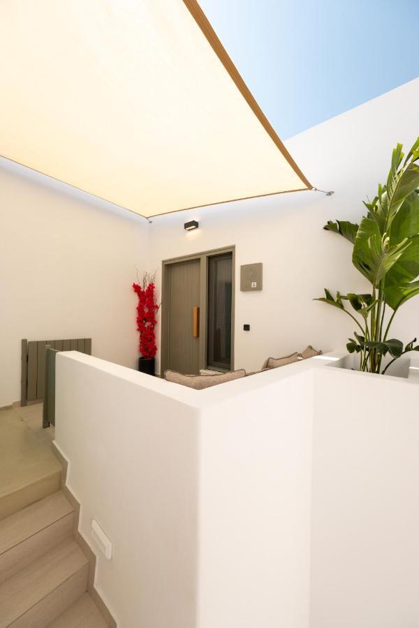 Sunsal Luxury Studios - Sky Náousa Eksteriør billede